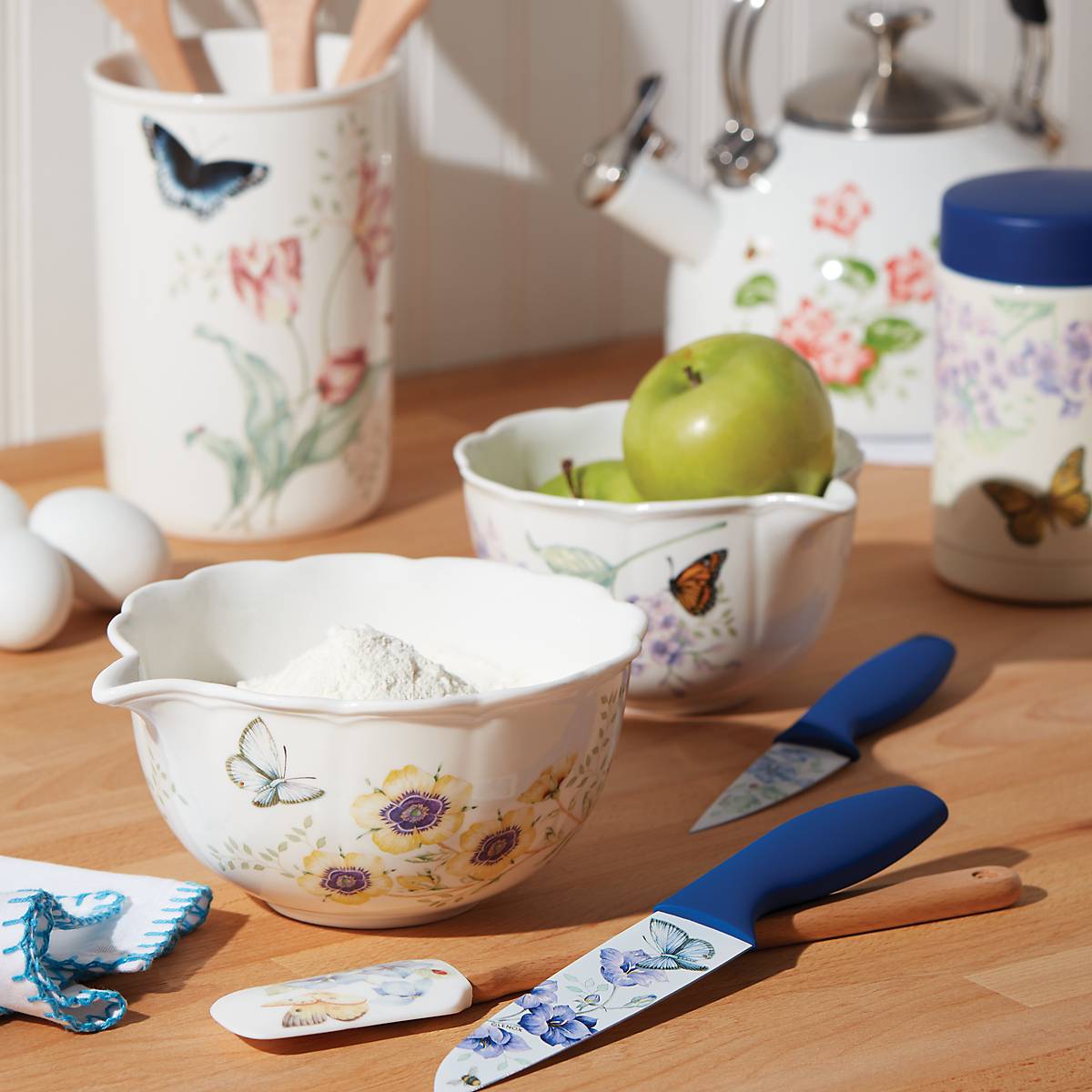 Floral Porcelain Nesting Bowl Set, 2-Piece - Image 4
