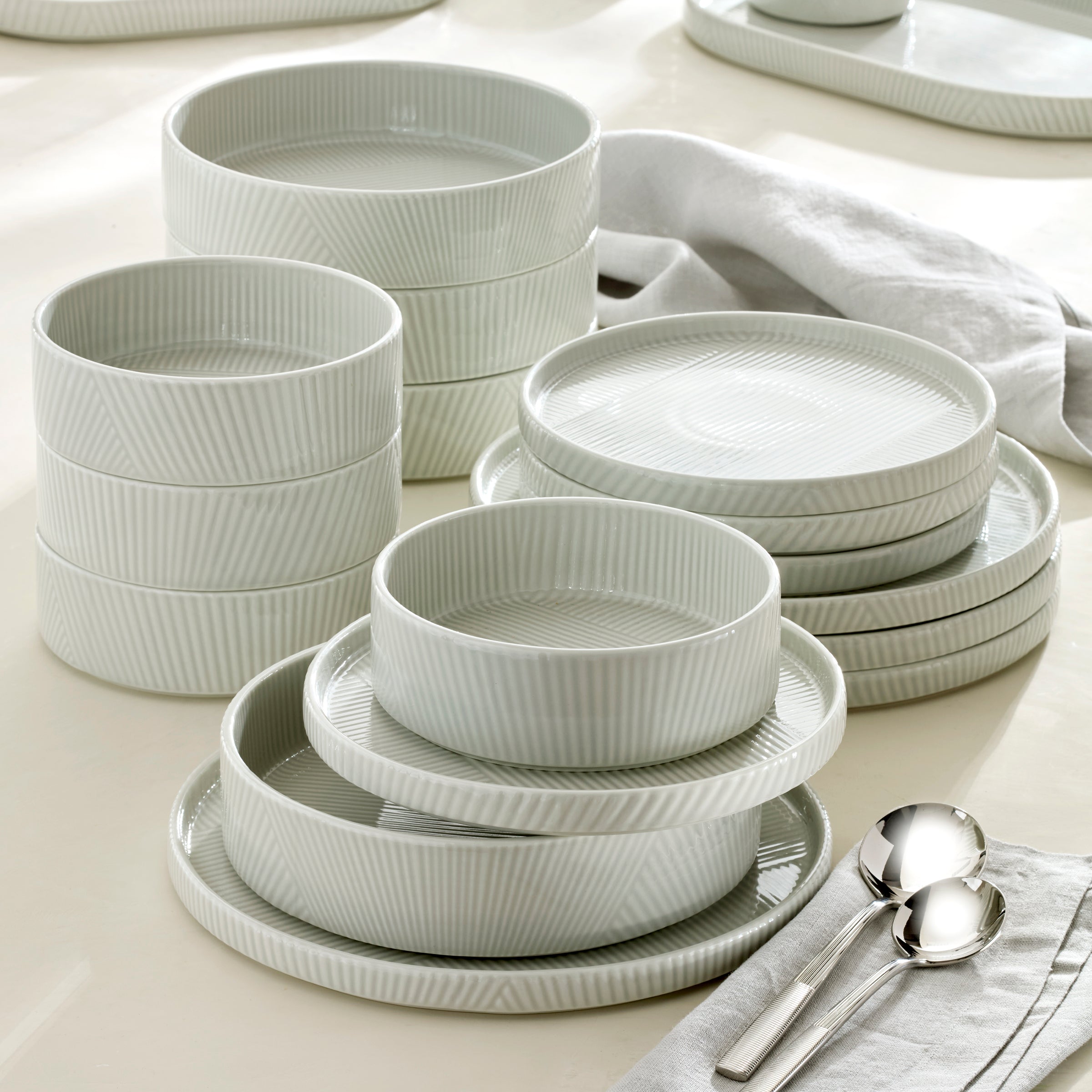 Contemporary Dinnerware